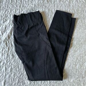 Fabletics black women’s seamless leggings; size M